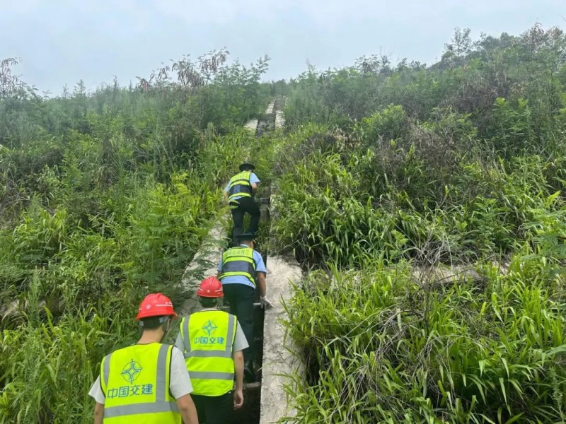 以“汛”为令!重庆交通执法昼夜坚守保安全
