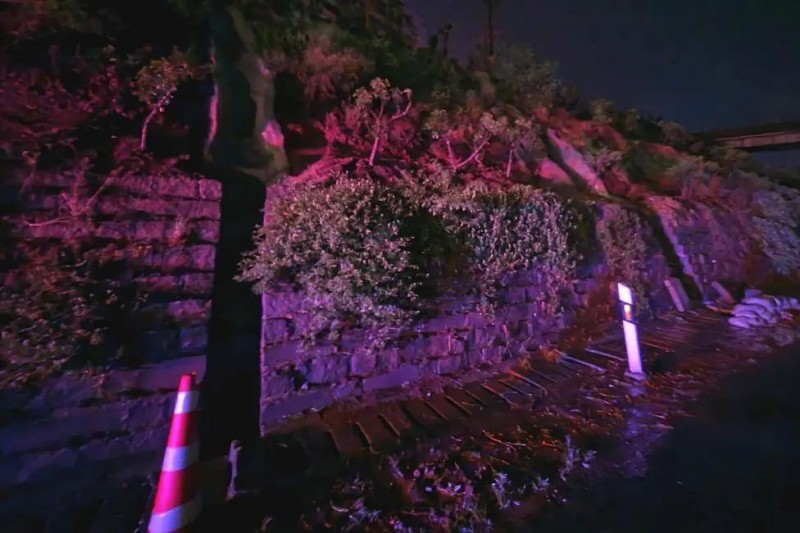 以“汛”为令!重庆交通执法昼夜坚守保安全