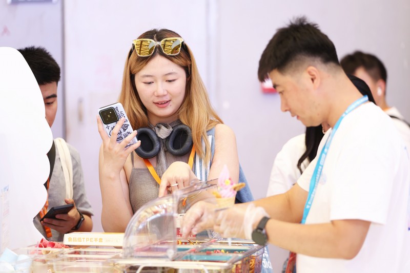 2025上海百货会完美落幕!添赞硬核“手护”实力圈粉,新品互动引热潮!