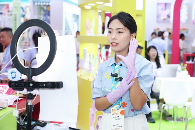 2025上海百货会完美落幕!添赞硬核“手护”实力圈粉,新品互动引热潮!