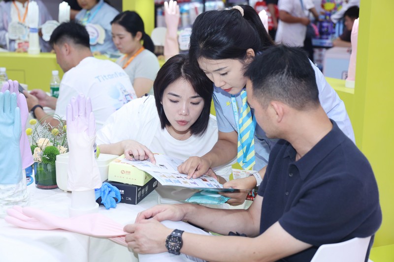 2025上海百货会完美落幕!添赞硬核“手护”实力圈粉,新品互动引热潮!