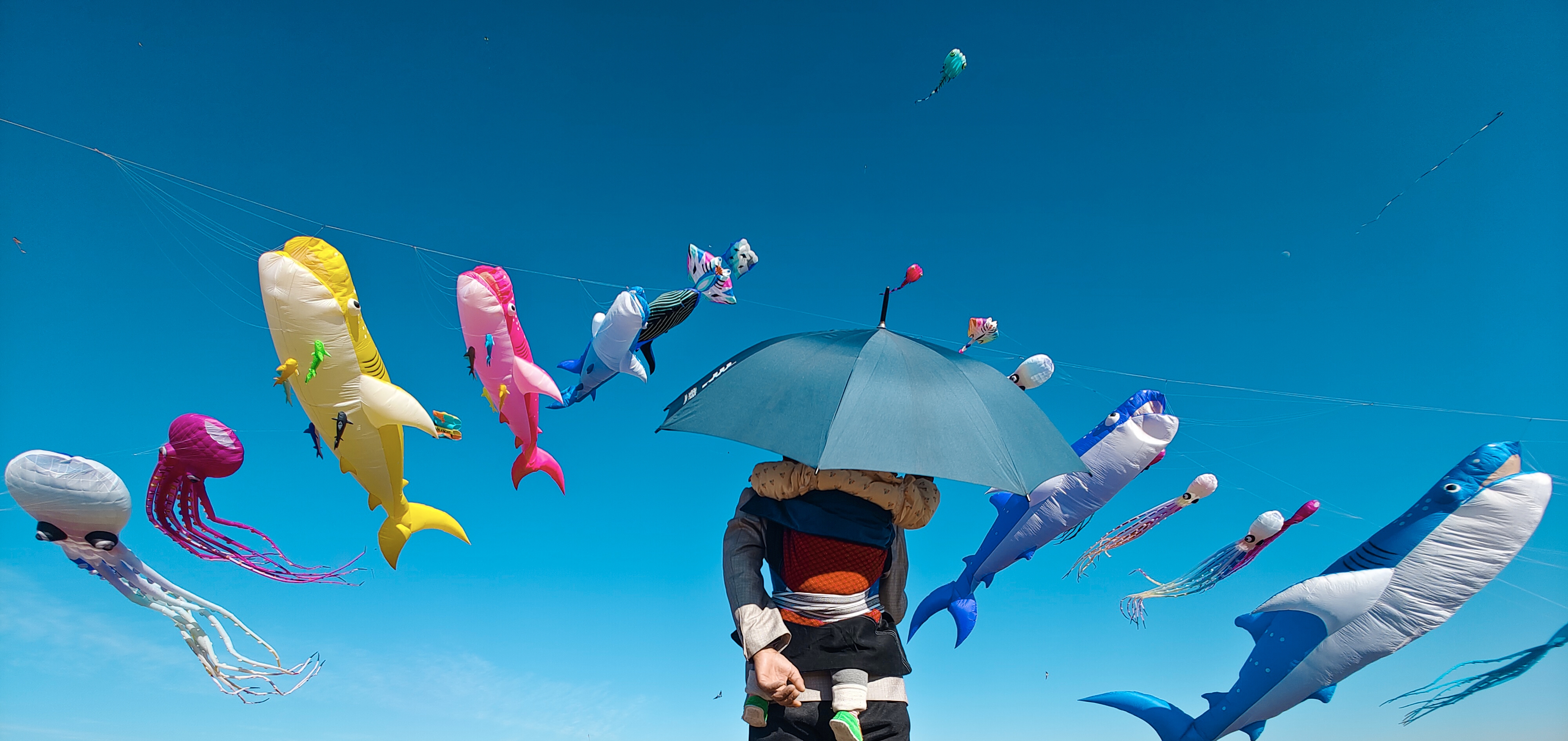 1751255862247107.jpg 蓝雨 《童年》.jpg