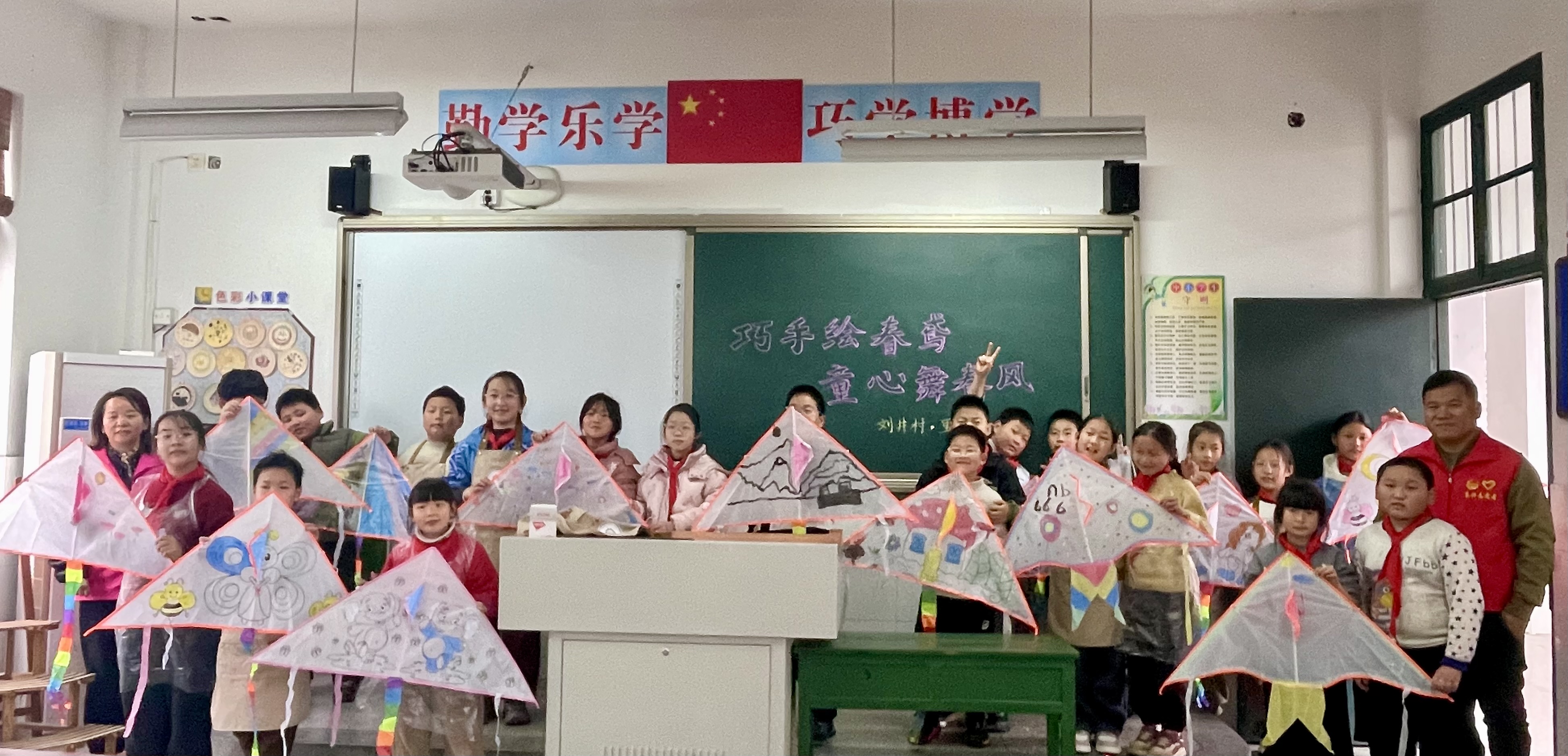 巧手绘春鸢  童心舞春风