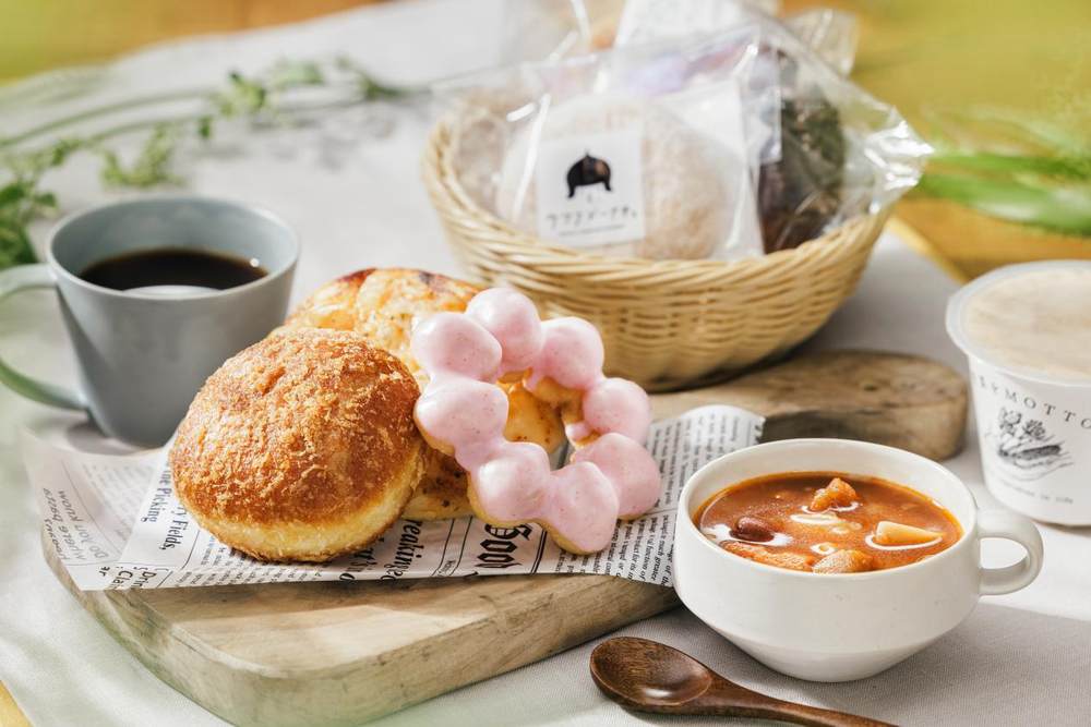 【lucy尾瀬鳩待】朝食イメージ(ラストコンビニでパン?ドーナッツ、スープを購入)